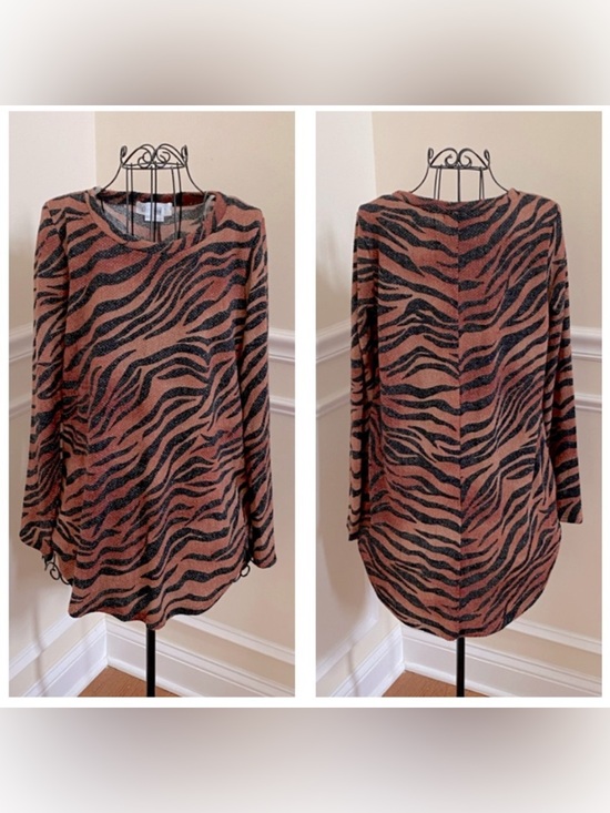Tops - NWT Rae Mode Tiger Print Lightweight Sweater